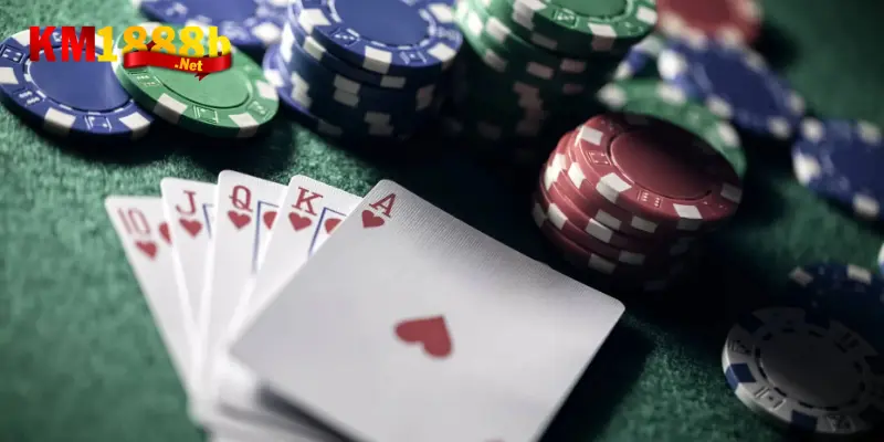 Các thuật ngữ trong poker quan trọng nhất bạn cần biết 2 Bàn chơi poker trực tiếp tại sảnh